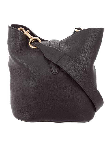 What is a brand of this bucket bag 